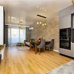 Apartament Two-bedroom With Free Private Parking And 6min To Center