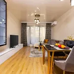 Two-bedroom With Free Private Parking And 6min To Center