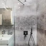Two-bedroom With Free Private Parking And 6min To Center *