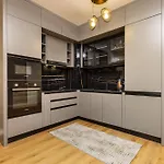 Two-bedroom With Free Private Parking And 6min To Center