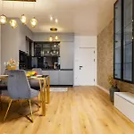 Two-bedroom With Free Private Parking And 6min To Center Apartament *