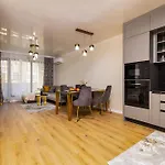 Two-bedroom With Free Private Parking And 6min To Center Apartament