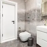 Two-bedroom With Free Private Parking And 6min To Center Płowdiw
