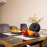 Apartament Two-bedroom With Free Private Parking And 6min To Center *