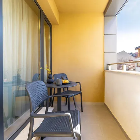 Two-bedroom With Free Private Parking And 6min To Center 아파트 플로브디프