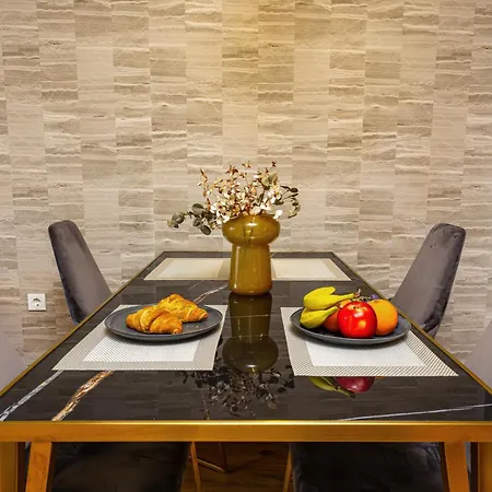 Two-bedroom With Free Private Parking And 6min To Center 아파트