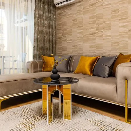 Daire Two-bedroom With Free Parking And 6min To Center