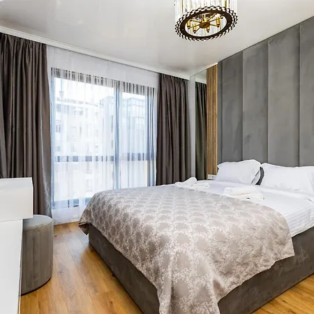 Daire Two-bedroom With Free Parking And 6min To Center