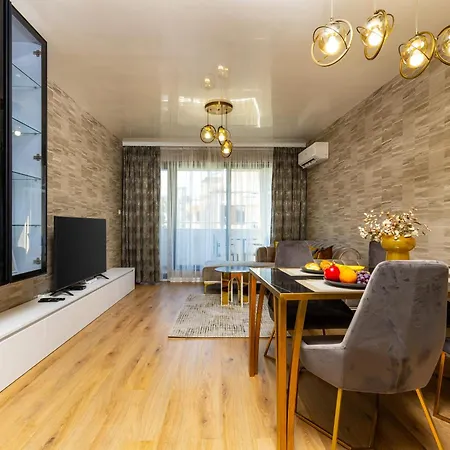 Two-bedroom With Free Parking And 6min To Center Plovdiv