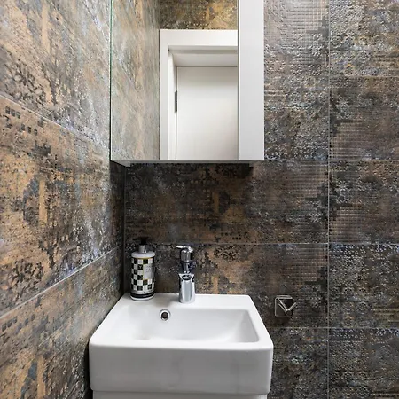 Two-bedroom With Free Parking And 6min To Center * Пловдив