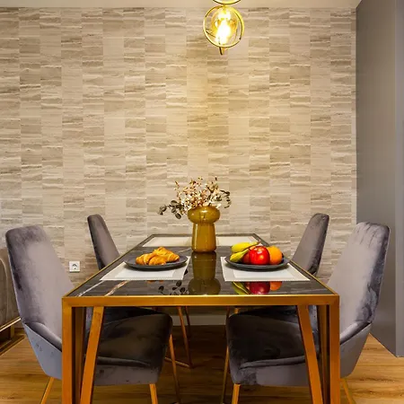 Two-bedroom With Free Parking And 6min To Center *