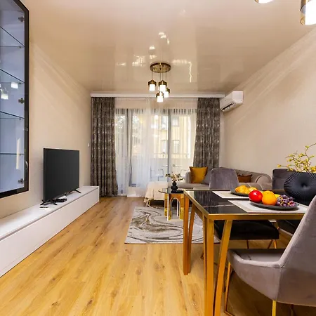 Two-bedroom With Free Parking And 6min To Center