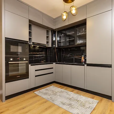 Two-bedroom With Free Parking And 6min To Center