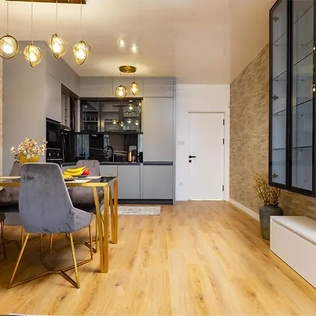 Two-bedroom With Free Parking And 6min To Center Апартаменты *