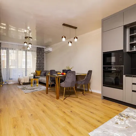 Two-bedroom With Free Parking And 6min To Center Apartment