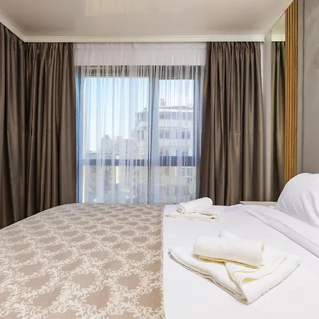 Apartment Two-bedroom With Free Parking And 6min To Center