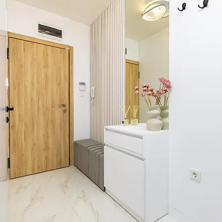 Apartment Two-bedroom With Free Parking And 6min To Center Plovdiv