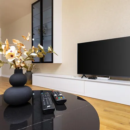 Designer 2br With Private Parking By Flat Manаger Apartament *