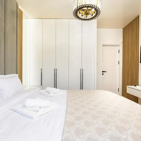 Two-bedroom With Free Parking And 6min To Center Apartment *