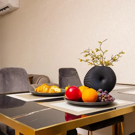 Apartment Two-bedroom With Free Parking And 6min To Center *